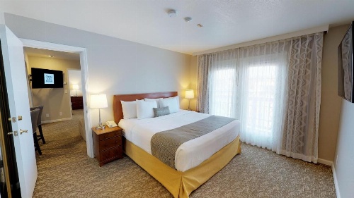 Chase Suites Hotel In Newark image 10