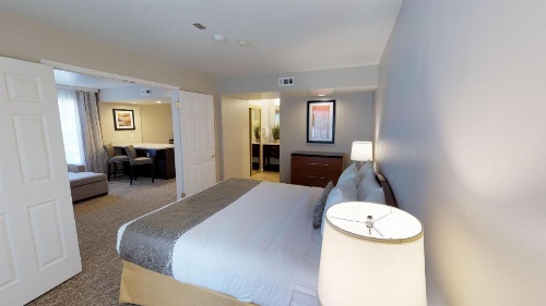 Chase Suites Hotel In Newark image 11