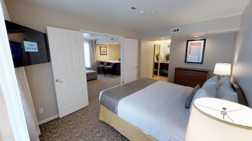 Chase Suites Hotel In Newark image 21