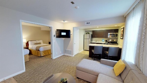Chase Suites Hotel In Newark image 23