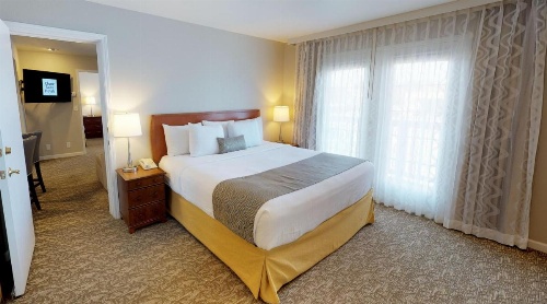 Chase Suites Hotel In Newark image 33