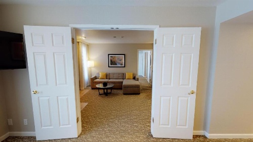 Chase Suites Hotel In Newark image 8
